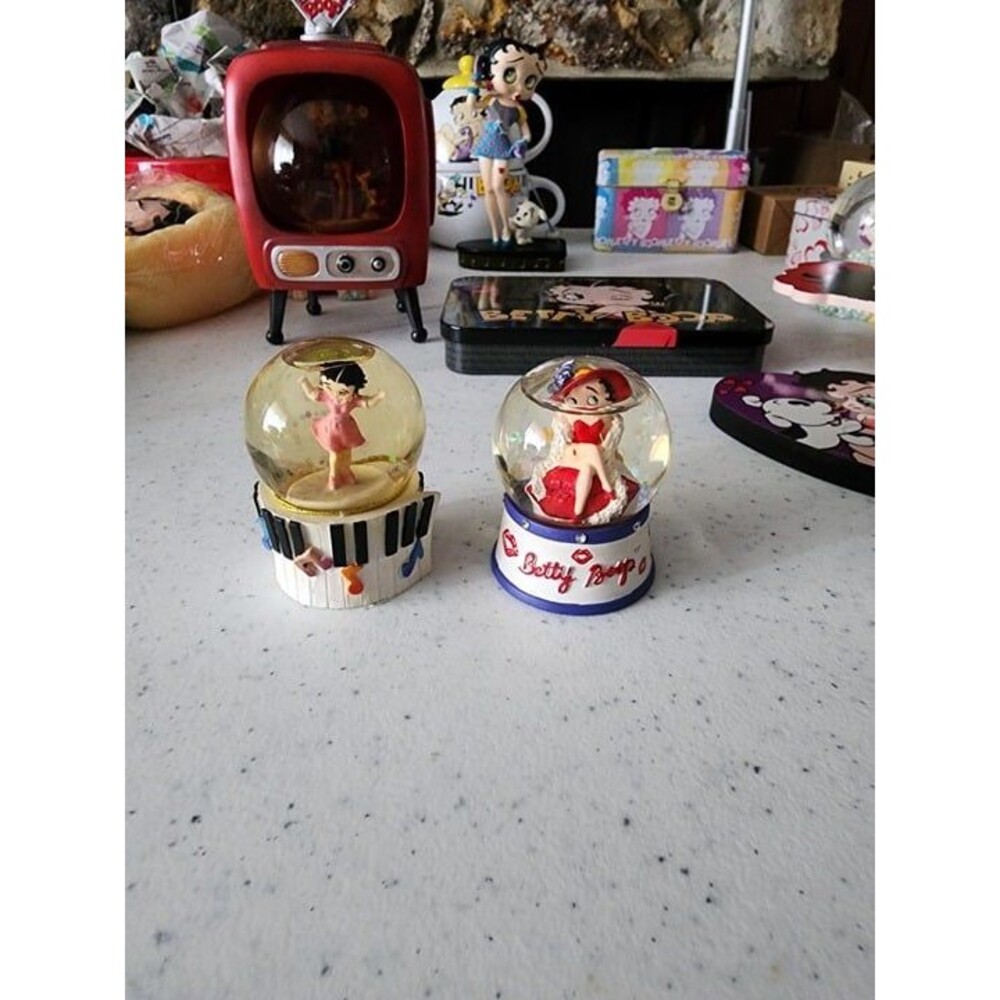 Betty Boop snow globes 2 lot
